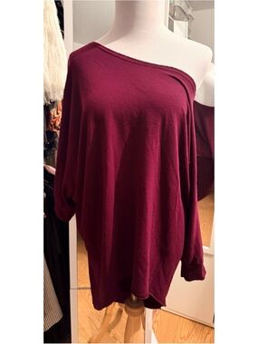 Freeloader Off-Shoulder Batwing Tunic Top in Deep Berry size medium